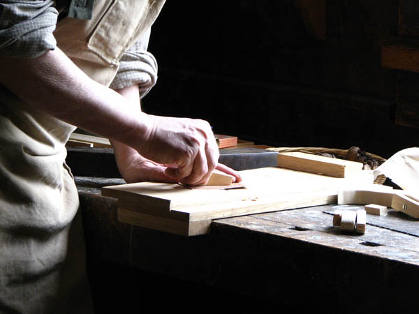 Nuestra dilatada <strong>experiencia y  profesionalidad</strong> nos consolidan como una de las empresas de <strong>carpintería y ebanistería en Villarejo</strong> más destacadas. Todos  nuestros <strong>carpinteros y ebanistas</strong> cuentan con una amplia  formación en el <strong>sector de la madera</strong>.